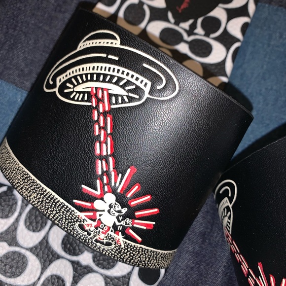 DISNEY MICKEY MOUSE X KEITH HARING SLIDE - Picture 3 of 4